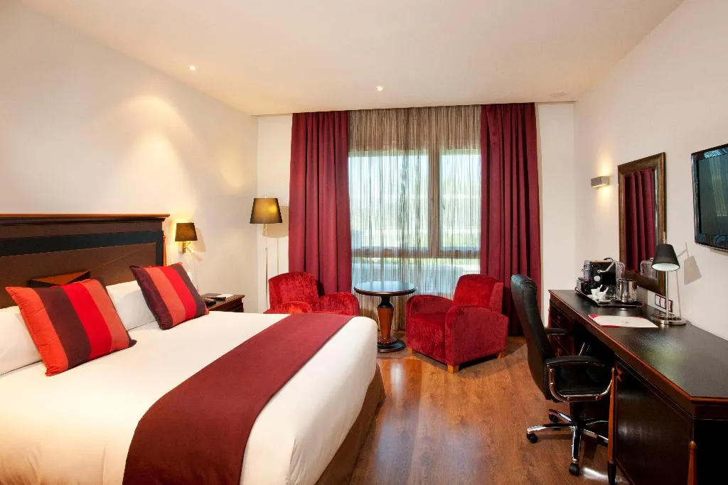 DOUBLE DELUXE Room, Crowne Plaza Madrid Airport, Madrid