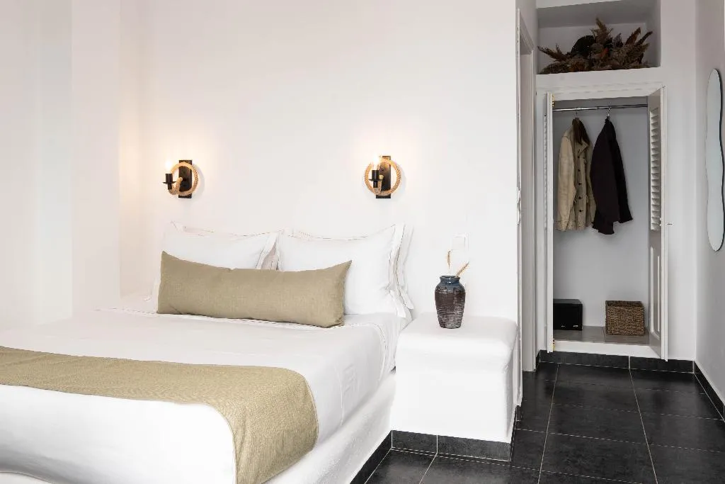 DOUBLE CLASSIC Room, La Roka Cliffside Memories, Santorini