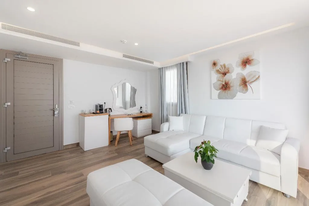SUITE WITH JACUZZI Room, White Rock of Kos Hotel - Adults only, Kos