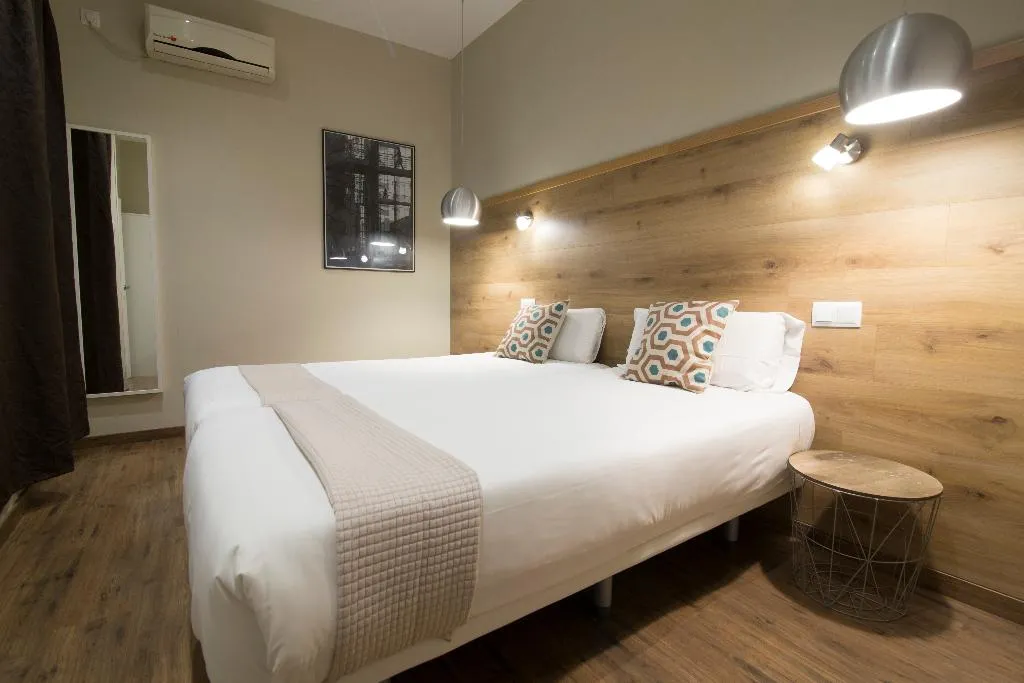 APARTMENT TWO BEDROOMS Room, Suites You Nickel, Madrid