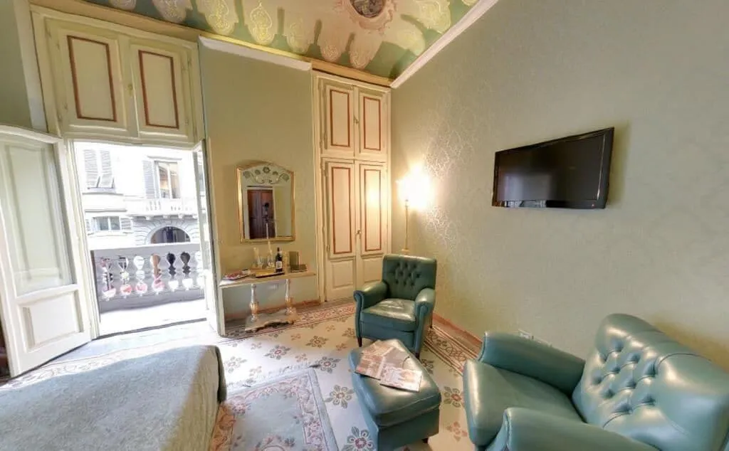 Room, Cavour 10, Florence