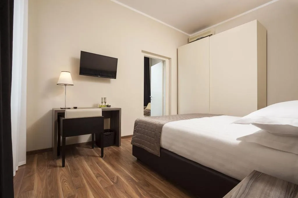Room, Window On Rome, Rome