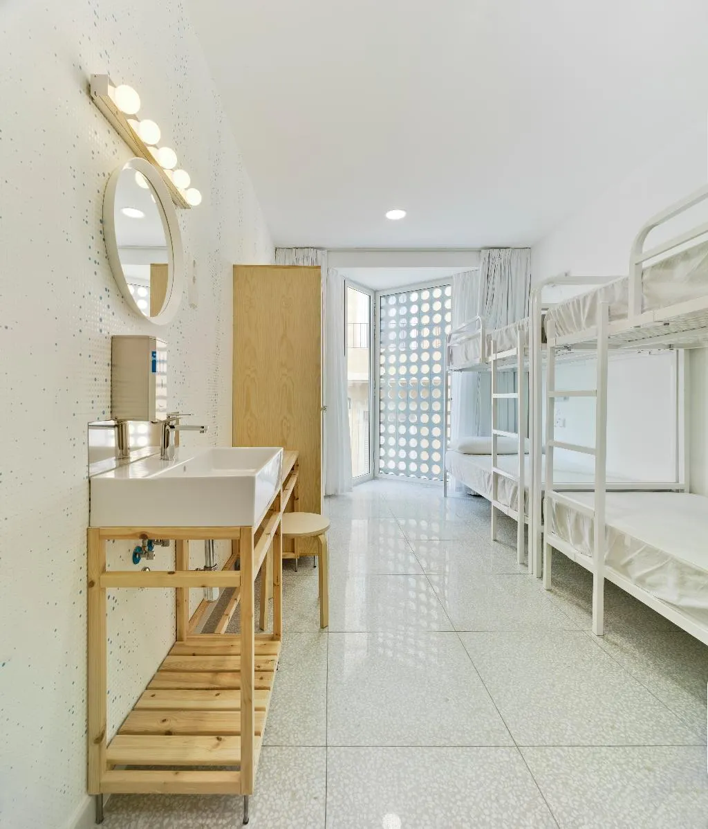 QUADRUPLE CAPACITY 4 ONE BEDROOM Room, Loop INN Hostel Cartagena, Costa Blanca