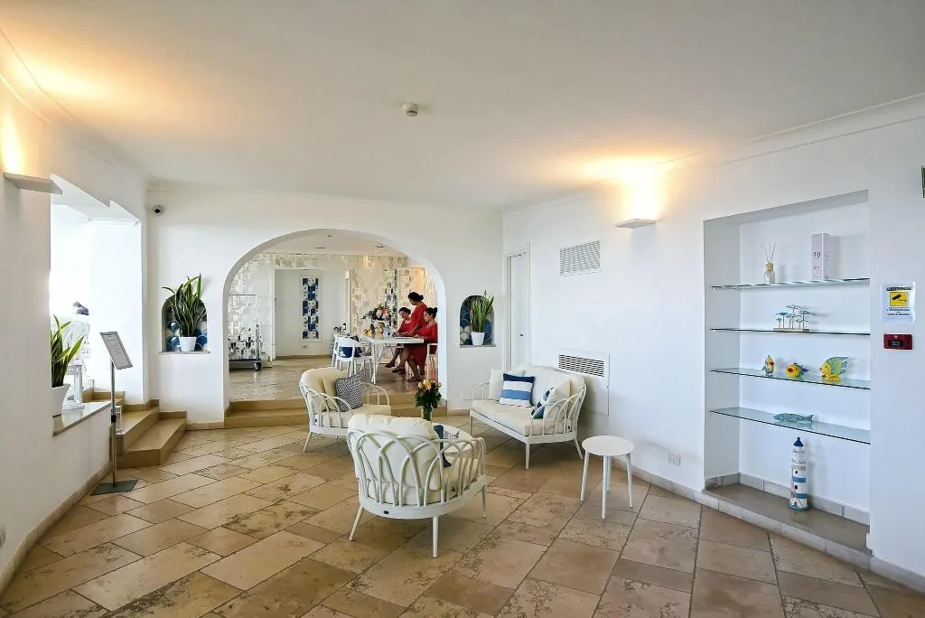 Lobby, Montemare, Naples