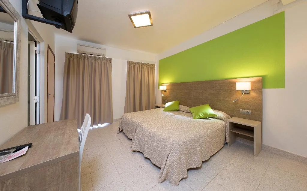Double or Twin WITH BALCONY Room, Hostal Mari, Ibiza