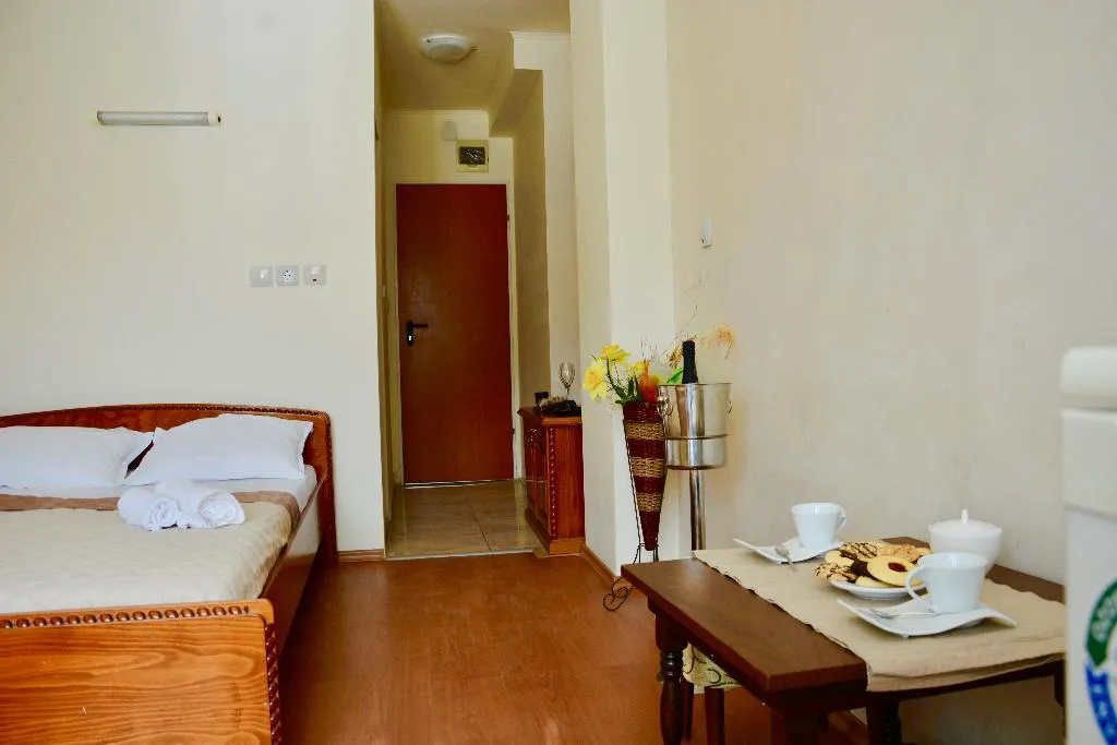 DOUBLE ECONOMY Room, Rainbow 1 Holiday Complex, Bourgas