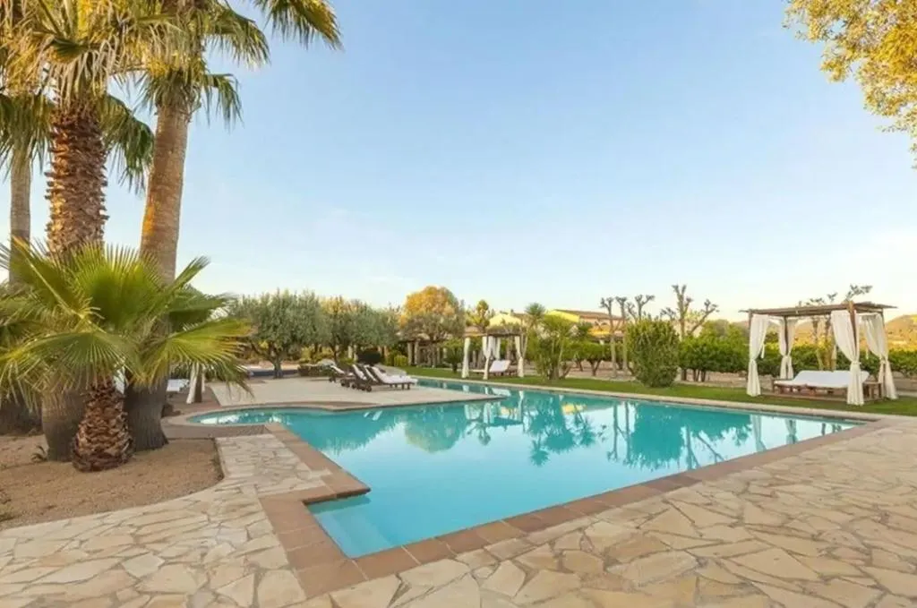 Sports and Entertainment, Can Arabi, Ibiza