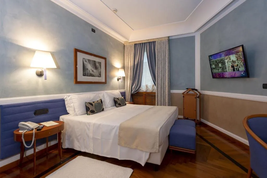 SUITE QUEEN SIZE BED Room, Grand Hotel Ortigia, Catania