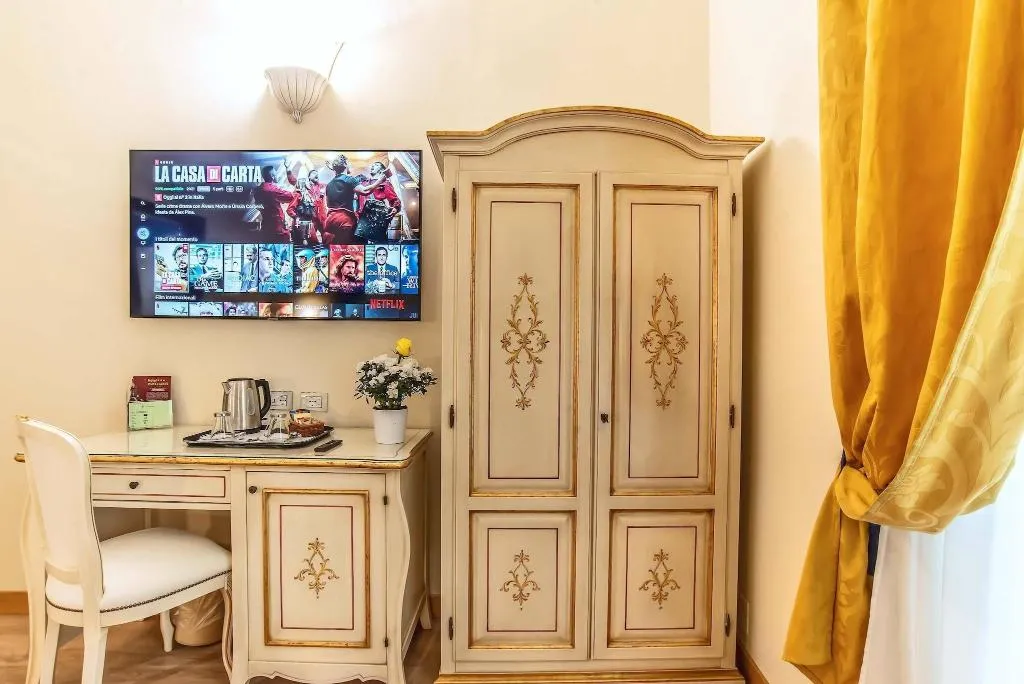 DOUBLE ONE BED Room, Porta Faenza, Florence