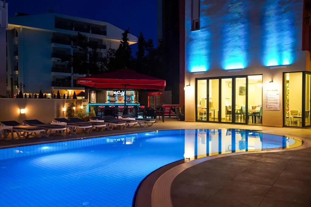 Pool, Seren Sari, Dalaman