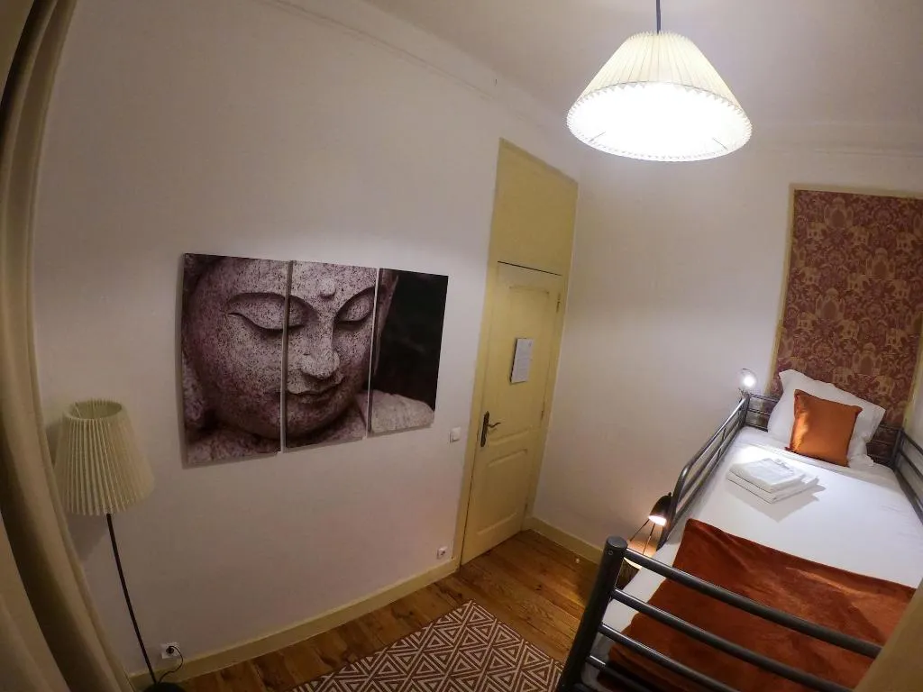 Room, Dukostel, Lisbon