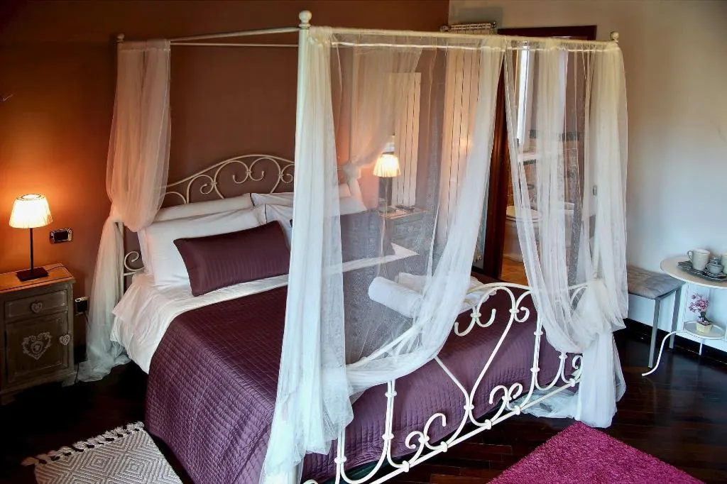 Room, B&b A'Luggetella, Naples