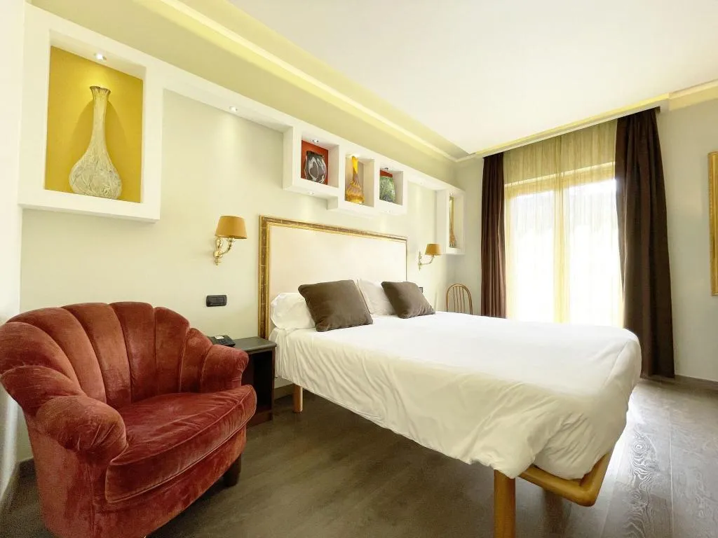 TWIN SUPERIOR Room, Hotel Central, Naples