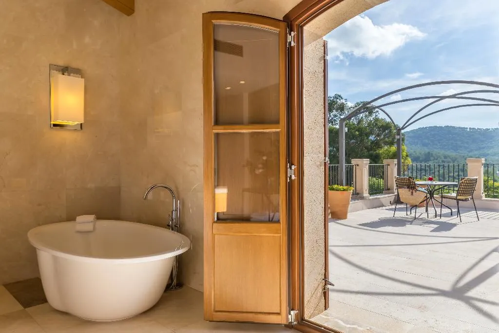SUITE WITH TERRACE Room, Castell Son Claret, Majorca