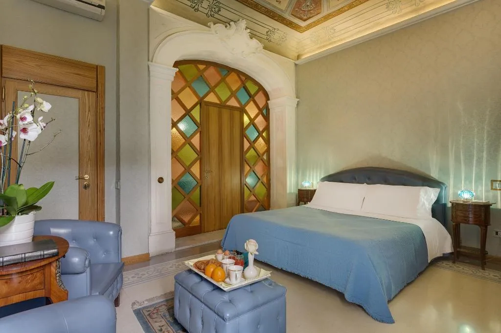 Room, Cavour 10, Florence
