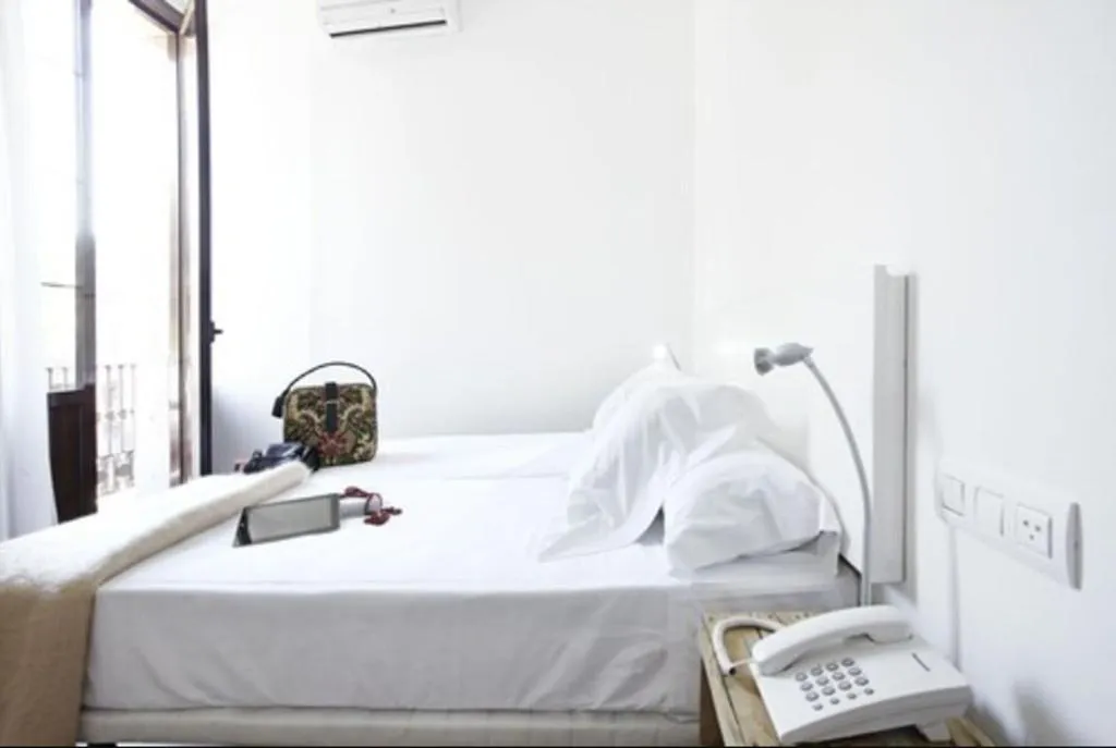 Room, Som Nit Born, Barcelona