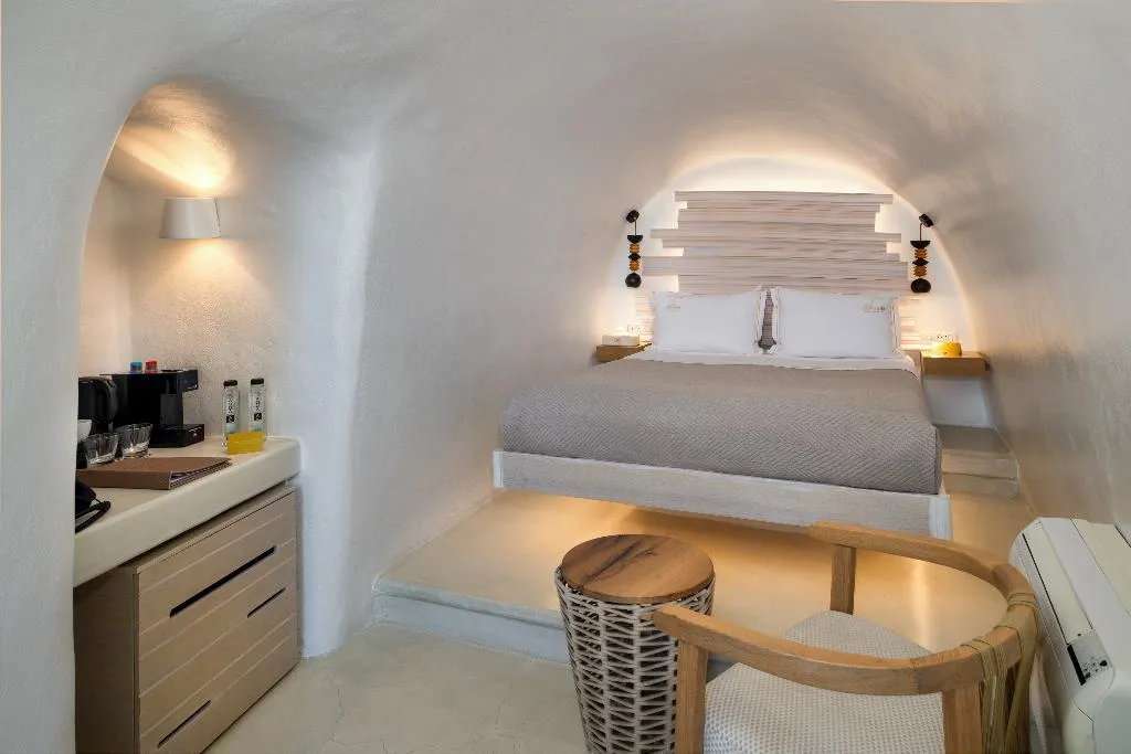 SUITE WITH JACUZZI Room, Athina Luxury Suites, Santorini