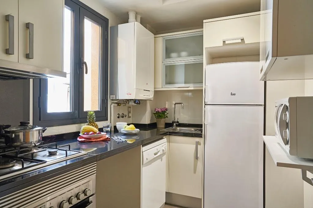 APARTMENT CAPACITY 6 TWO BEDROOMS Room, AinB Sagrada Familia Apartments, Barcelona