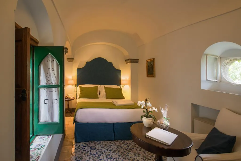DOUBLE CLASSIC Room, Villa Cimbrone, Naples