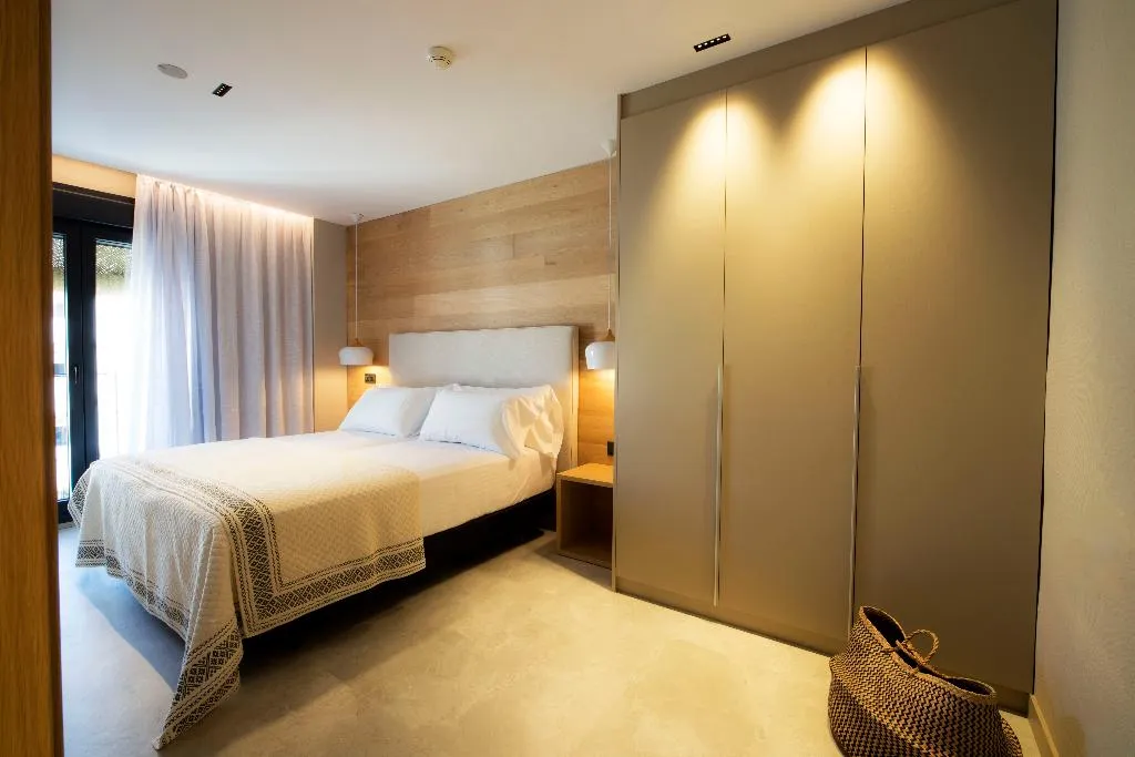 Room, Zenit Sevilla, Seville