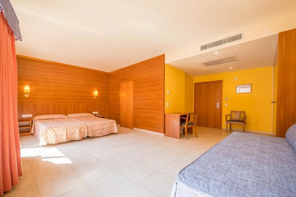 Room, Checkin Montpalau, Costa Brava