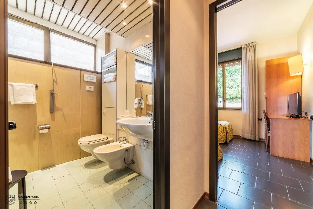 QUADRUPLE CLASSIC Room, Garden Hotel, Umbria