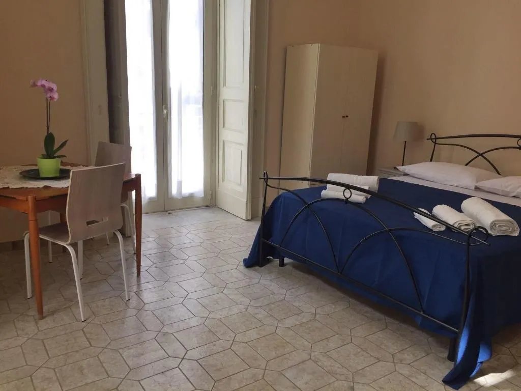 Room, B&B Catoledo, Naples