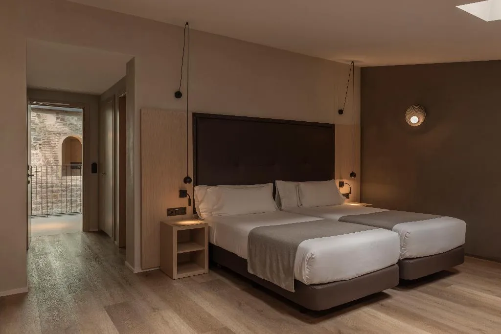 FAMILY ROOM DELUXE Room, Gran Hotel Barcino 4*S, Barcelona