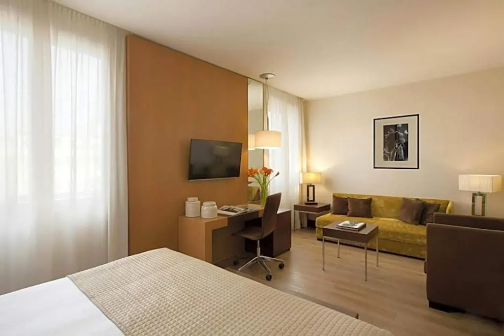 TRIPLE DELUXE Room, Starhotels Ritz, Milan