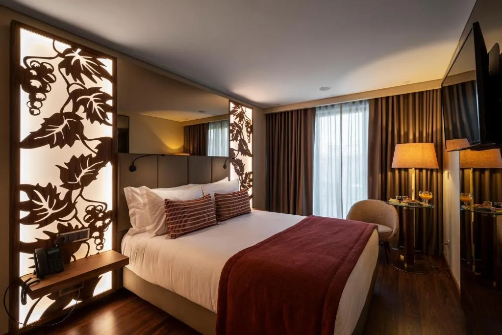 DOUBLE SUPERIOR WITH BALCONY Room, Turim Oporto Hotel, Porto