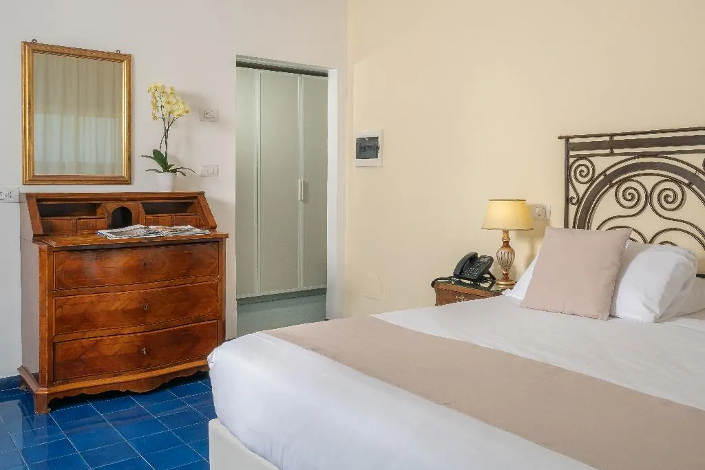 Double or Twin SUPERIOR SEA VIEW Room, Hotel Le Axidie BW Signature Collection, Naples