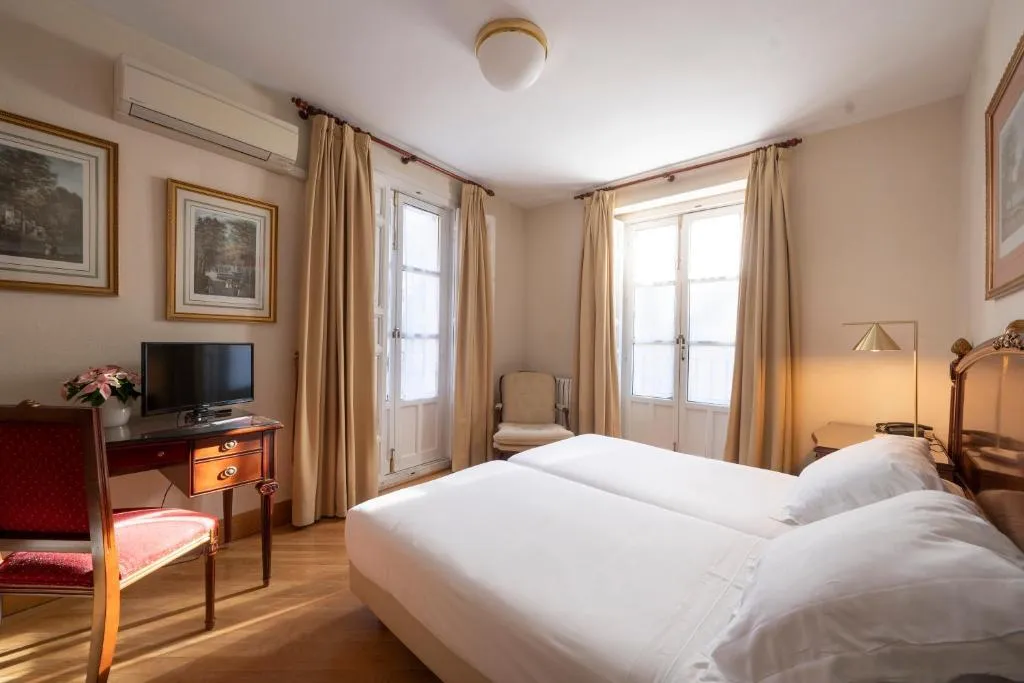 Double or Twin SUPERIOR Room, Miranda and Suizo, Madrid