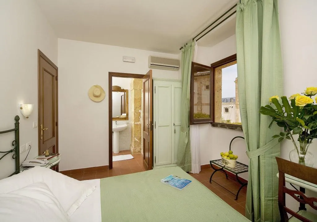 Room, Relais Villa Favorita Noto, Catania