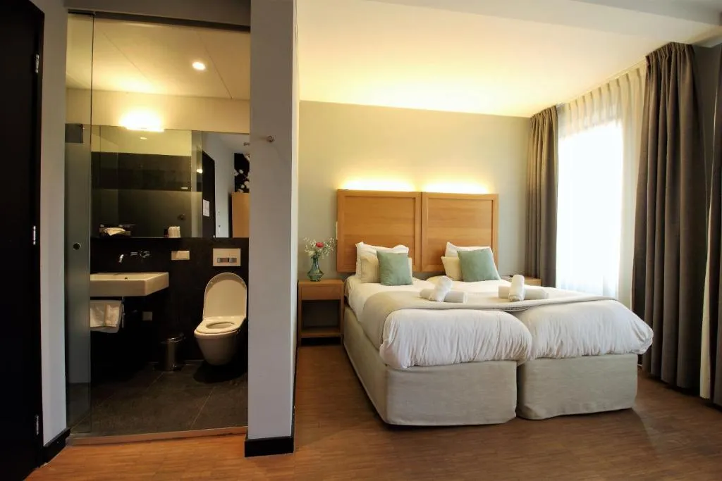 Double or Twin DELUXE Room, The Bank Hotel, Amsterdam