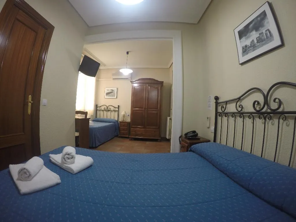 TRIPLE STANDARD Room, El Pilar, Madrid