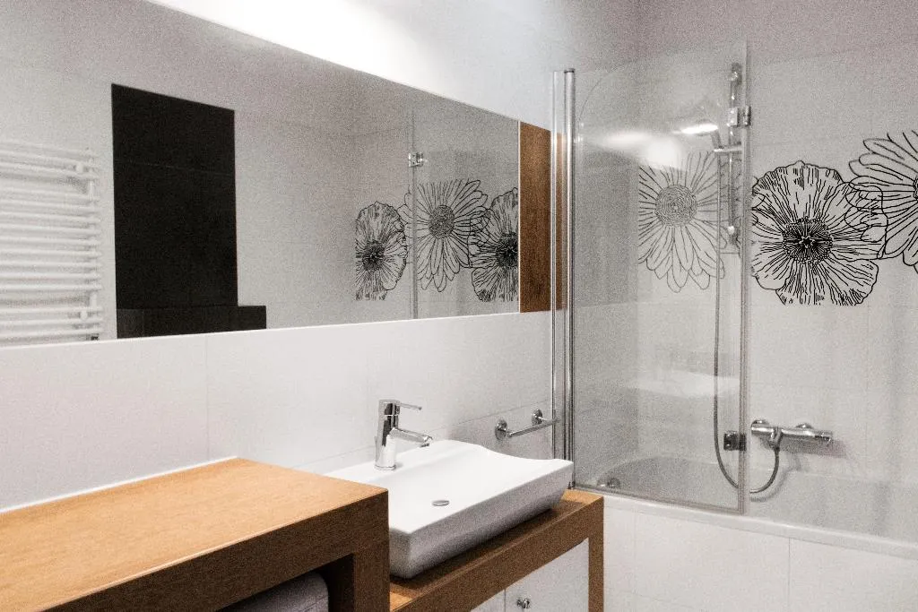 APARTMENT CAPACITY 5 ONE BEDROOM Room, Yourplace Biskupia Apartments, Krakow