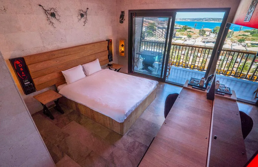 TRIPLE DELUXE POOL VIEW Room, Kosa Hotel Ceşme, Izmir