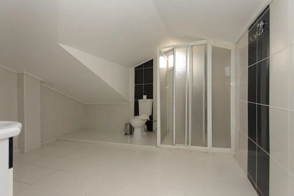 Room, Green Peace, Dalaman