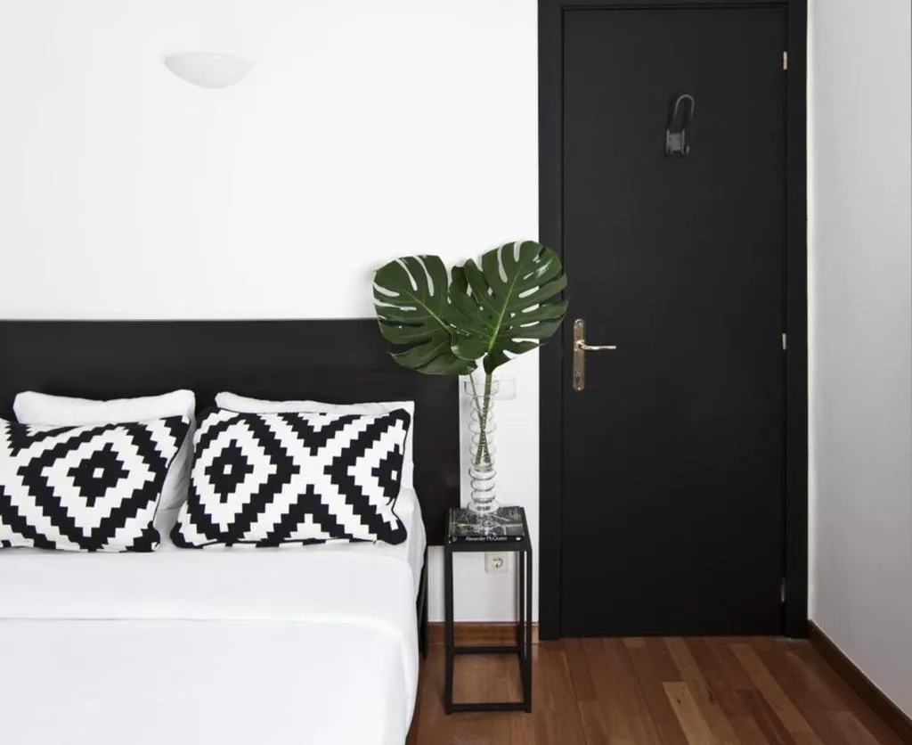 APARTMENT CAPACITY 3 ONE BEDROOM Room, L'Aragó by The Streets, Barcelona