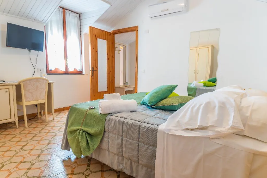DOUBLE GARDEN VIEW Room, Albergo Diffuso Bacco Furore, Naples