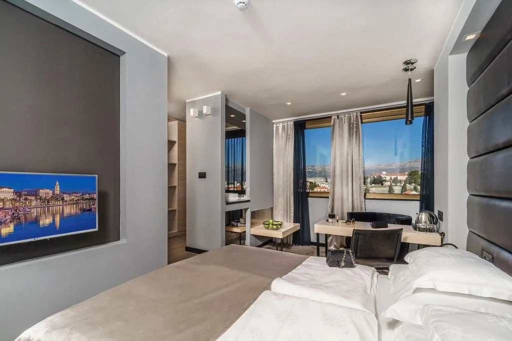 SUITE QUEEN SIZE BED Room, The View Luxury Rooms, Split