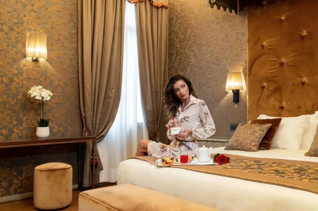 DOUBLE DELUXE CAPACITY 4 Room, Canaletto, Venice