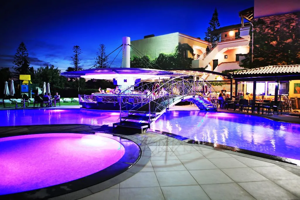 Pool, Marigianna, Crete