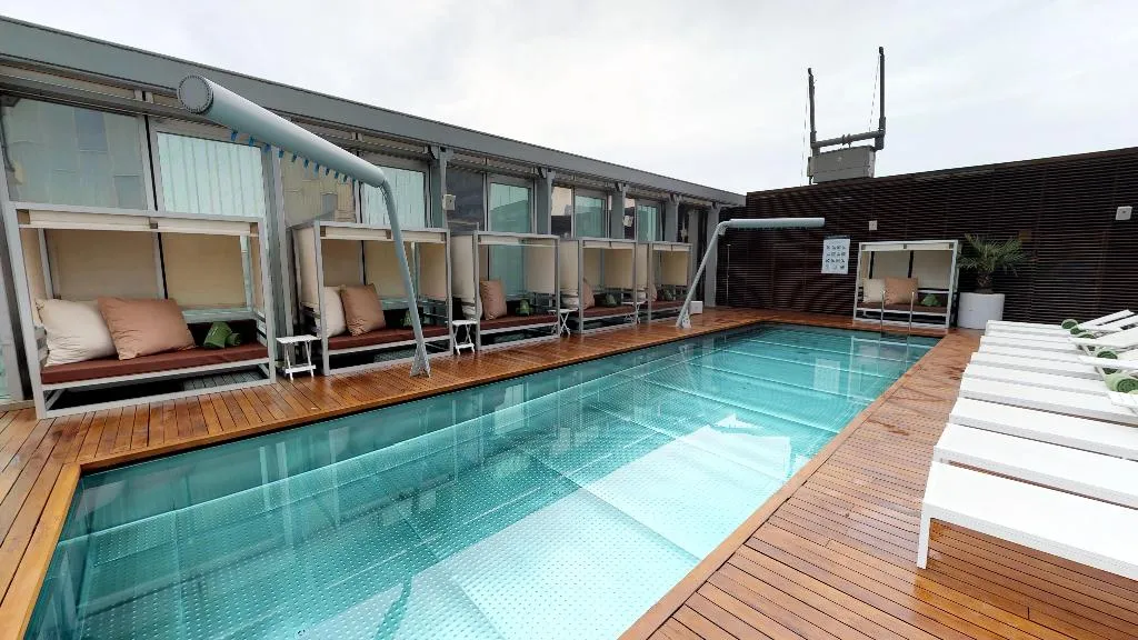 Pool, The Level at Melia Barcelona Sky, Barcelona