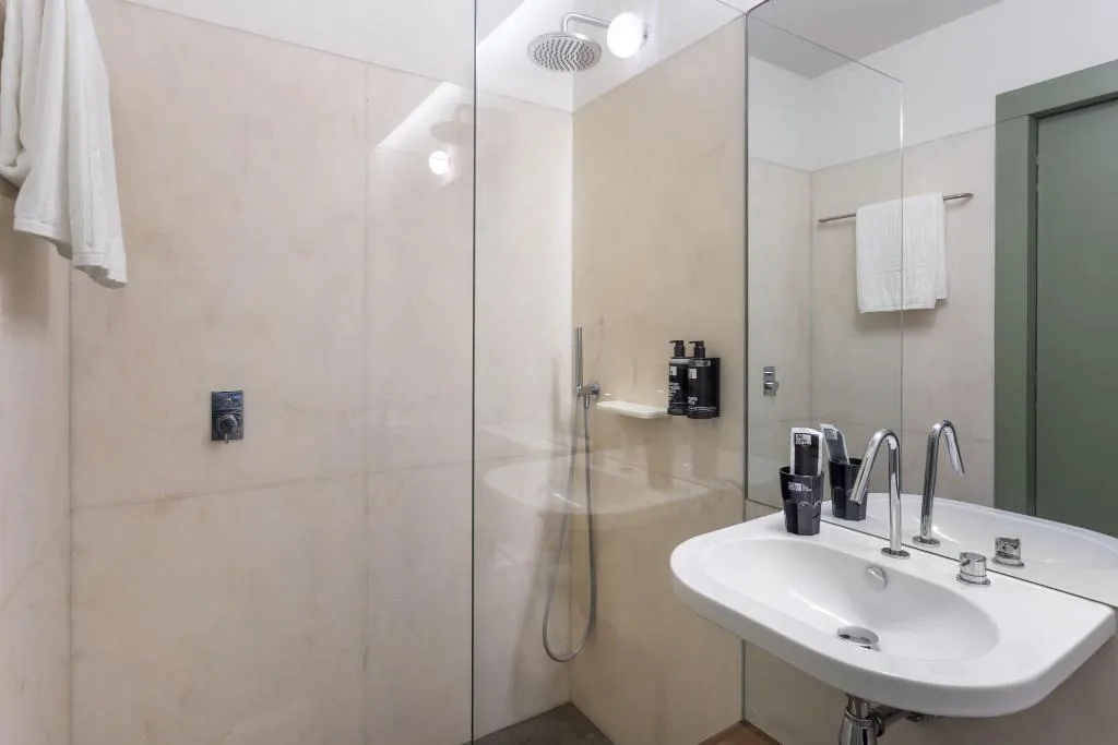 Room, One Shot Aliados Goldsmith, Porto