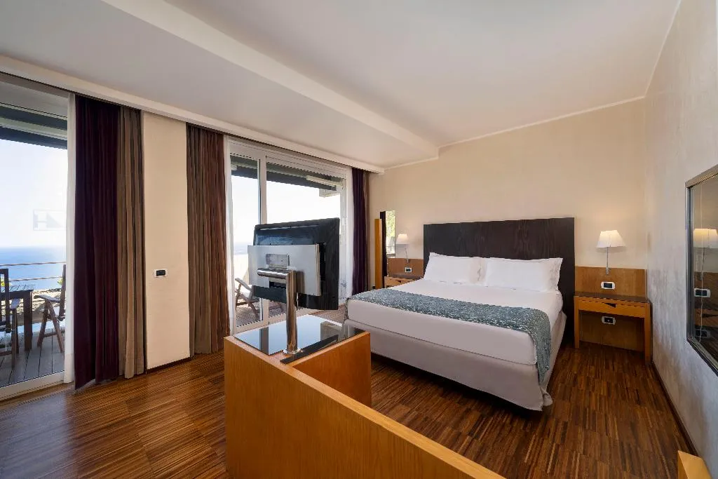 JUNIOR SUITE SEA VIEW WITH TERRACE Room, Eurostars Monte Tauro, Taormina