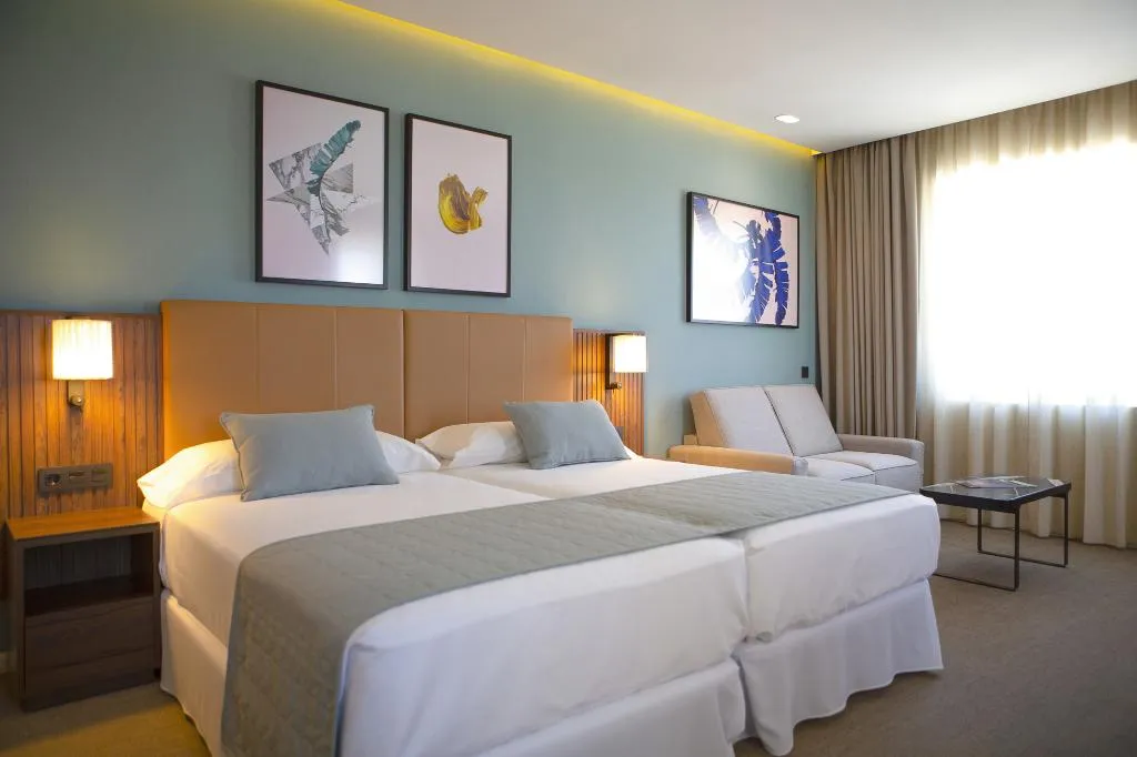 TWIN DELUXE SUPERIOR Room, Hotel Riu Plaza España, Madrid