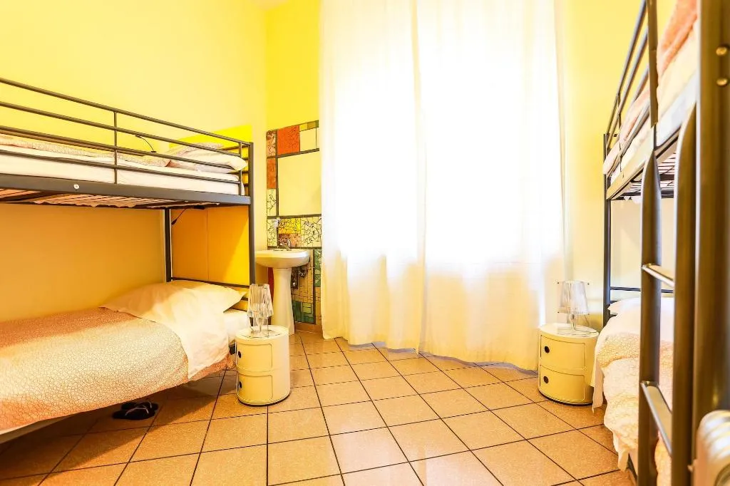 Room, The Beehive, Naples