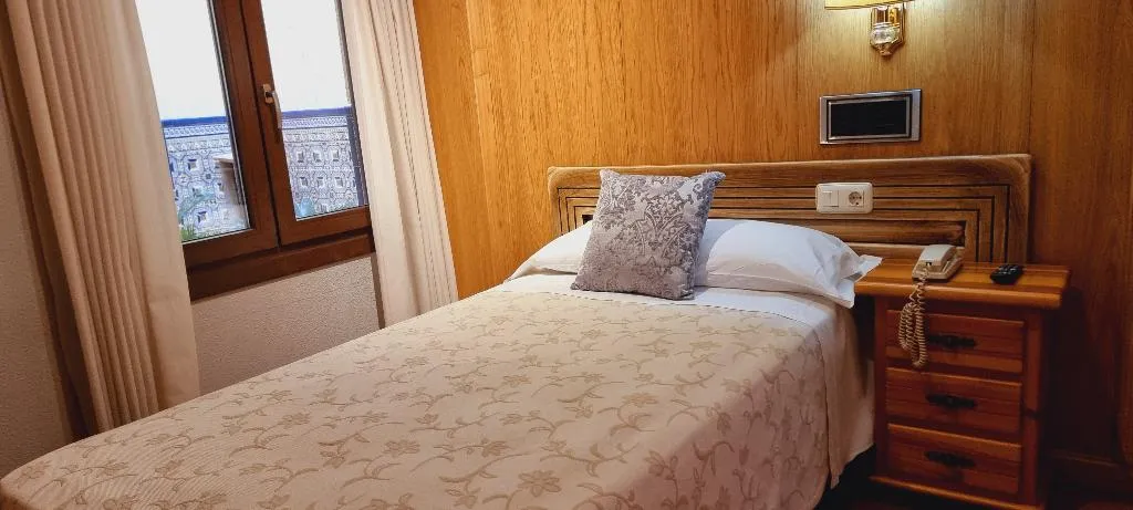 SINGLE STANDARD Room, Hotel Real de Toledo, Madrid