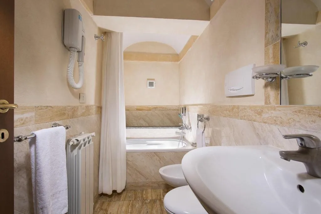 SINGLE COMFORT Room, Teatro Pace 33, Rome